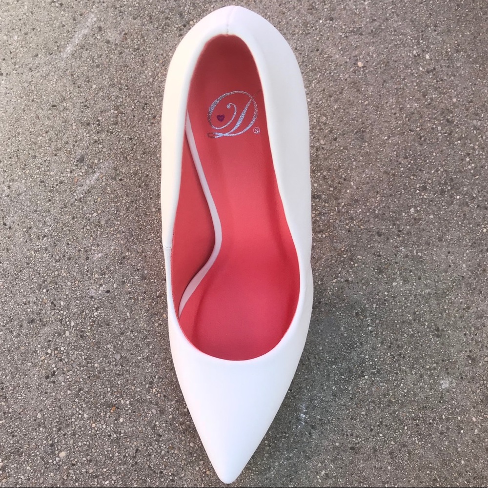 Last 2 Yes! I have d’ perfect Delicious white PUMP - Picture 4 of 6